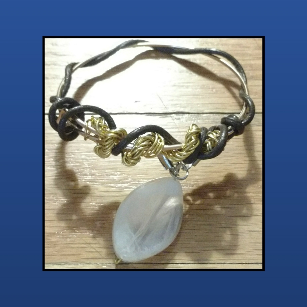 Cute Bracelet - Rose Gold ✨ Leather, White Gem